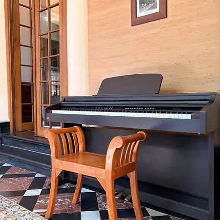 Le Pavillon Imperial - Avec Salle D'eau Bed & Breakfast